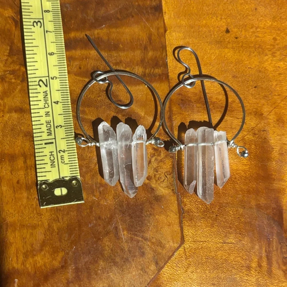 Chic Silver Quartz Hoop Earrings - Picture 4 of 4